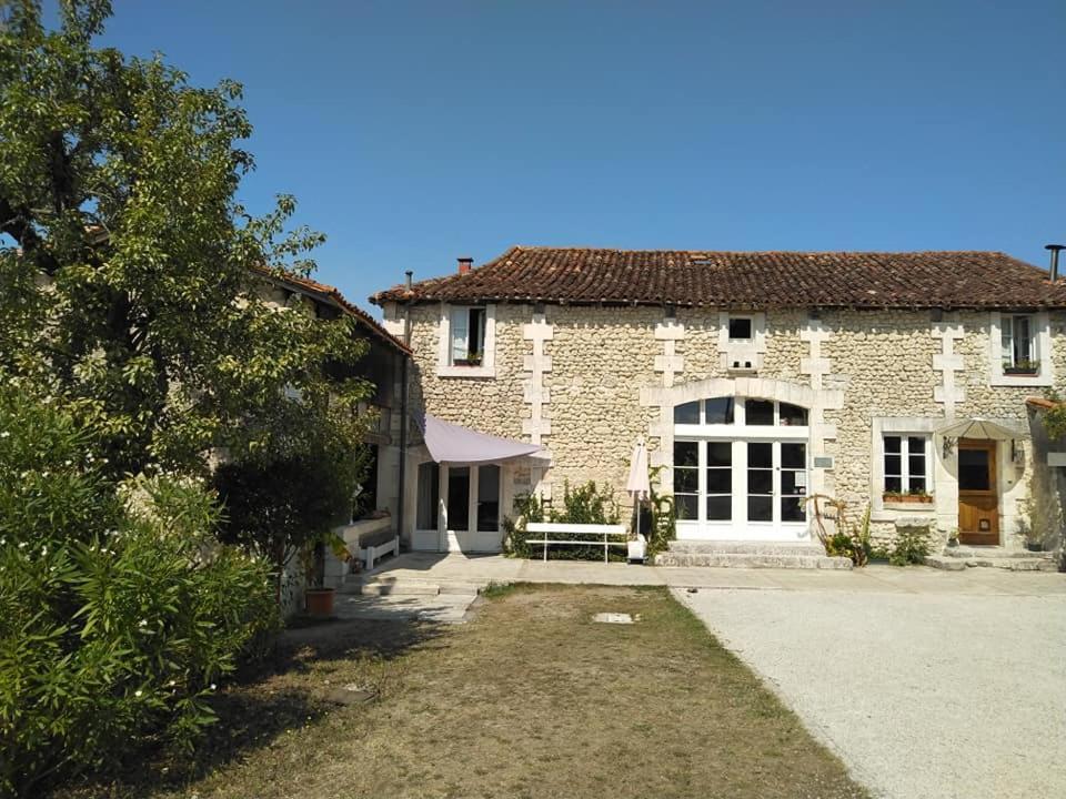 La Grange De Lucie -Chambres D'Hotes En Perigord-Dordogne Nanteuil-Auriac-de-Bourzac Dış mekan fotoğraf