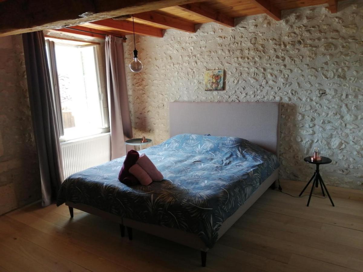 La Grange De Lucie -Chambres D'Hotes En Perigord-Dordogne Nanteuil-Auriac-de-Bourzac Dış mekan fotoğraf