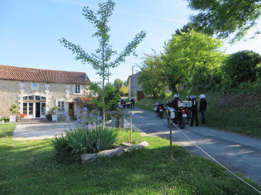 La Grange De Lucie -Chambres D'Hotes En Perigord-Dordogne Nanteuil-Auriac-de-Bourzac Dış mekan fotoğraf